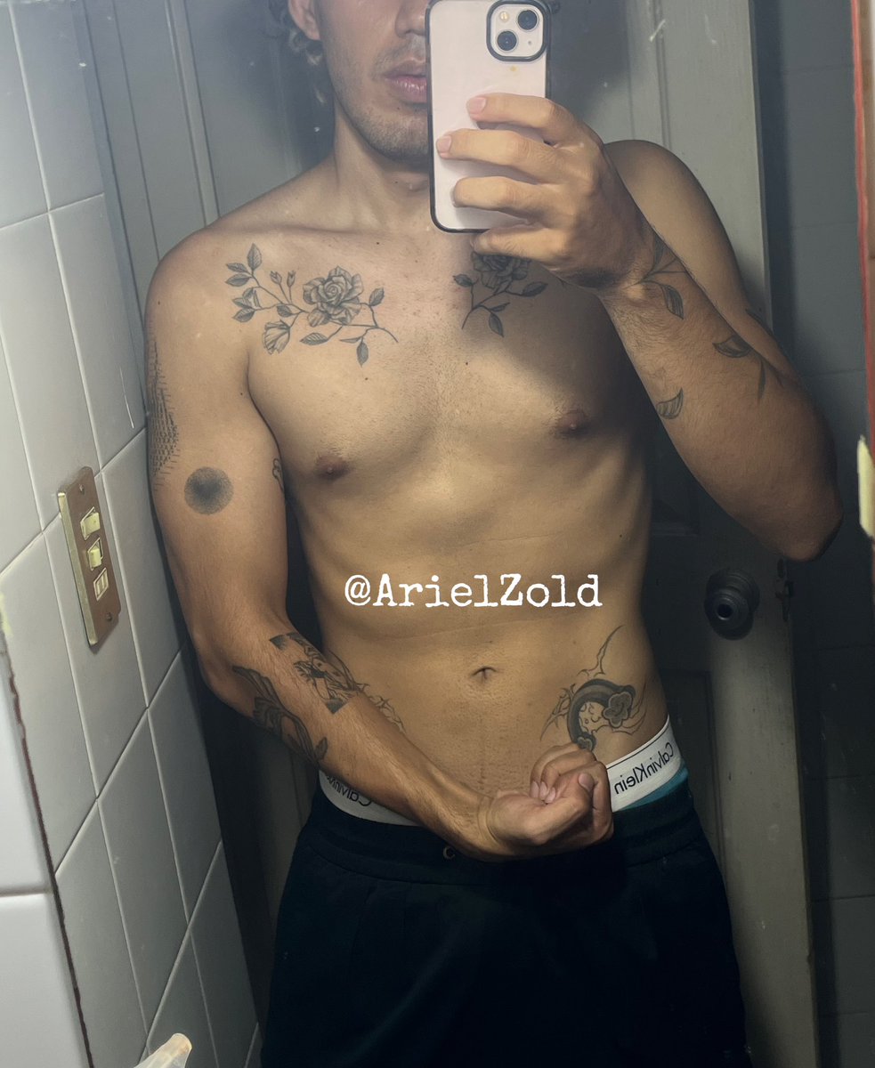 ArielZold's tweet photo. Updating pinned ✨
I’m Ariel!

• 25
• nonbinary (they/them)
• Bi
• English / Español 
• switch+ 
• selling content, requests 
• Anime / Manga
- dm me if we are mutuals or u can pay the fee 🔥
♡ and ↻ for moots https://t.co/hmfnlQKbjD