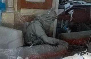 كما تحدثتُ لكم بالأمس عن تسريب الصور. 

حسب الأخبار المتداولة فإن الجيش الإسرائيلي سيعمل على محاسبة الجنود الذين سرّبوا الصور ليحيى السنوار بزيه العسكري. 
هذه ليست الصورة التي أرادها الاحتلال الإسرائيلي لنهاية يحيى السنوار، القائد المقاتل والمشتبك فوق الارض 
هؤلاء الجنود نسفوا