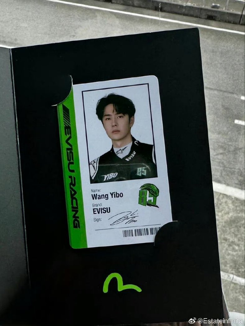 하 왕이보 운전면허증 따고 웨이보 올렸던게 엊그제같은데
카레이서증 …
미치겠다 설정과다라고