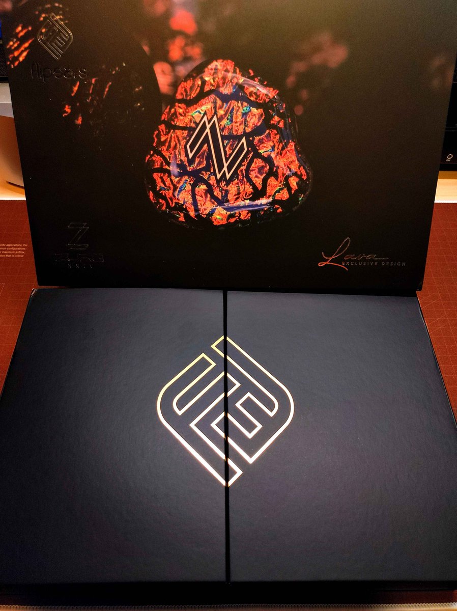 fred_21410's tweet image. My New(Used) Gear...
Flipears - ZURQ XXIV

FFさんにご協力いただき海外からお迎えすることができました✨
サイドにAWがある正式版ですが、傷や汚れもなくとても綺麗な状態で安心しております。

低域強めな音楽やイヤホン好きなこともあり、好み且つ手持ちとも被ることがなく使い分けられそうです🤔