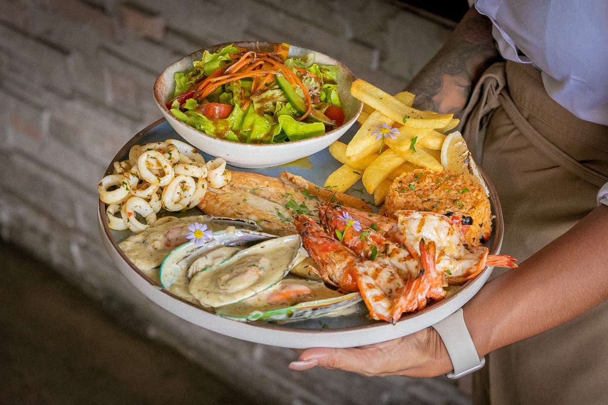 cliff_koh's tweet photo. Celebrate the midweek with a sumptuous feast at The Cliff Bar & Grill. Revel in culinary artistry and unparalleled ambiance. #MidweekFeast #KohSamui https://t.co/WxqBBakGJo