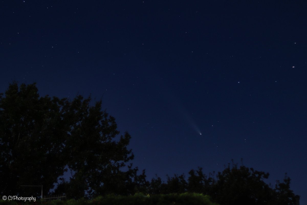 CY_Photography_'s tweet photo. There she is, Comet (Tsuchinshan–ATLAS) even with a super moon it can still be seen in the sky.

C/2023 A3 (Tsuchinshan–ATLAS) 17/10/24 

#Comet
#Nightsky 
#Tsuchinshanatlas
#Wales
#ThePhotoHour https://t.co/C2n0jdjIIa