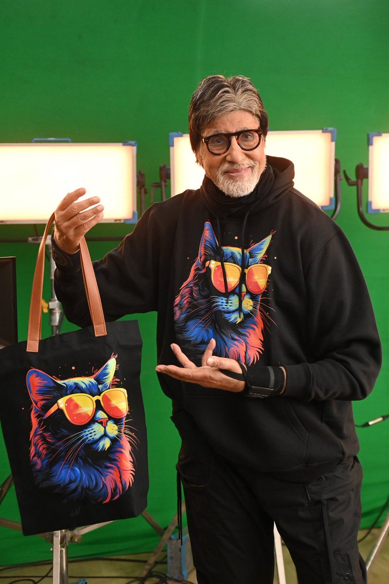 NadkarAmit's tweet photo. @SrBachchan ये बेस्ट है ! 🙏🏻😍😍😍 #DesignWithAB #GetMacmerised https://t.co/SeeCj2SPdu