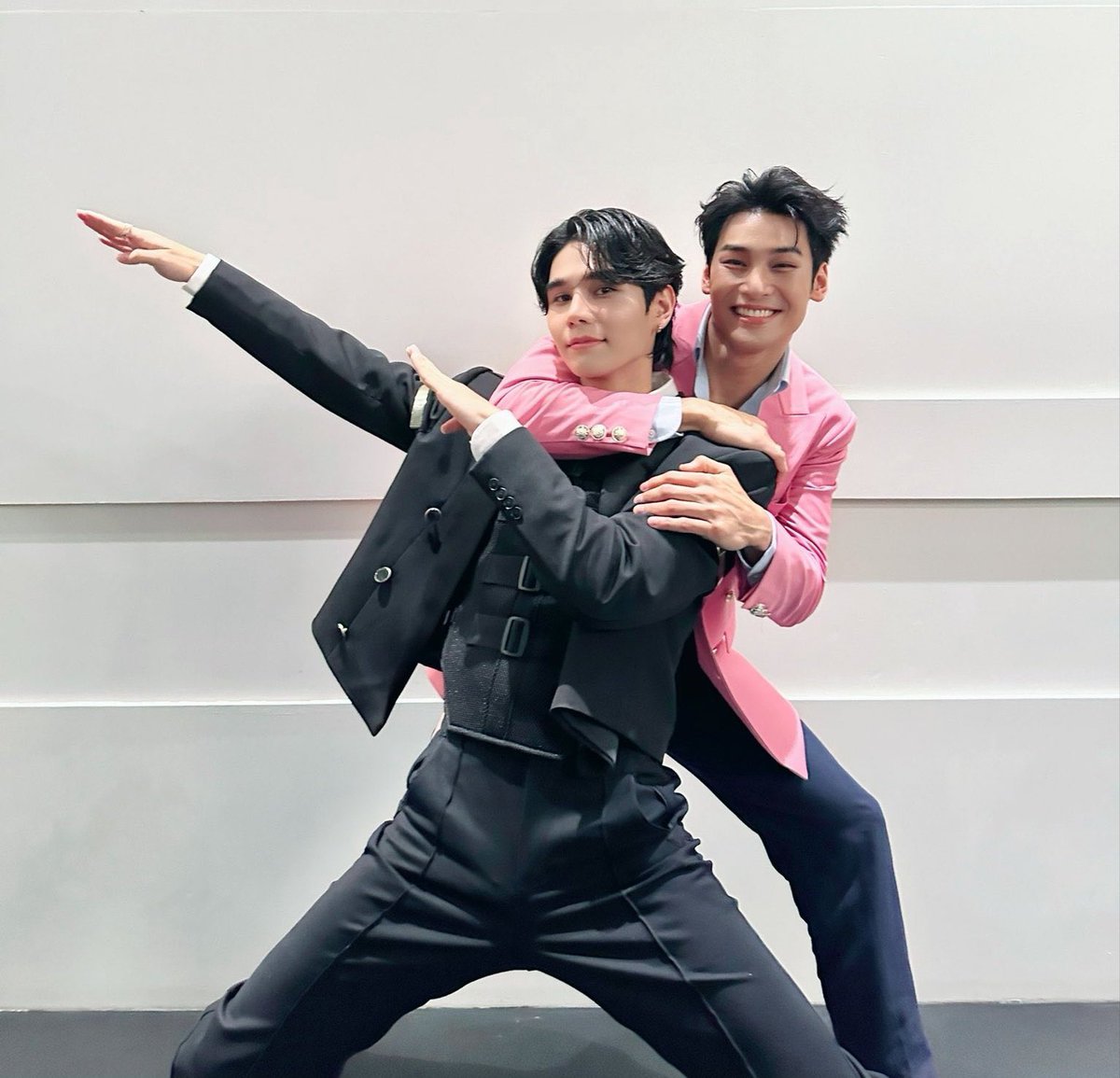 termeowmeaw's tweet photo. อาโปเจฟของแทร่ ✅✅✅🤣🤣🤣

APO DELIGHTS AND SURPRISES 

#KingPowerBirthdayxApo 
#KingPowerBirthdayCeleBESTion
@Nnattawin1 https://t.co/Uyw6EEpUjg