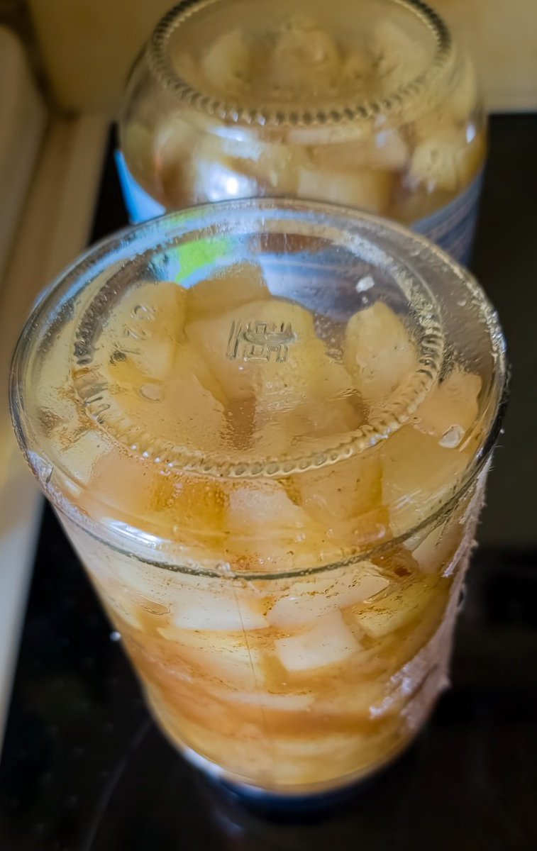 The_ArtCreator's tweet photo. Heute habe ich Apfel-Nuss-Muffins gebacken und Apfelkompott gekocht. 

#foodporn #foodstagram #foodblogger #foodlover #food #essen #abendessen #kochen #cooking #backen #baking #muffins https://t.co/O1gqFwXhKP