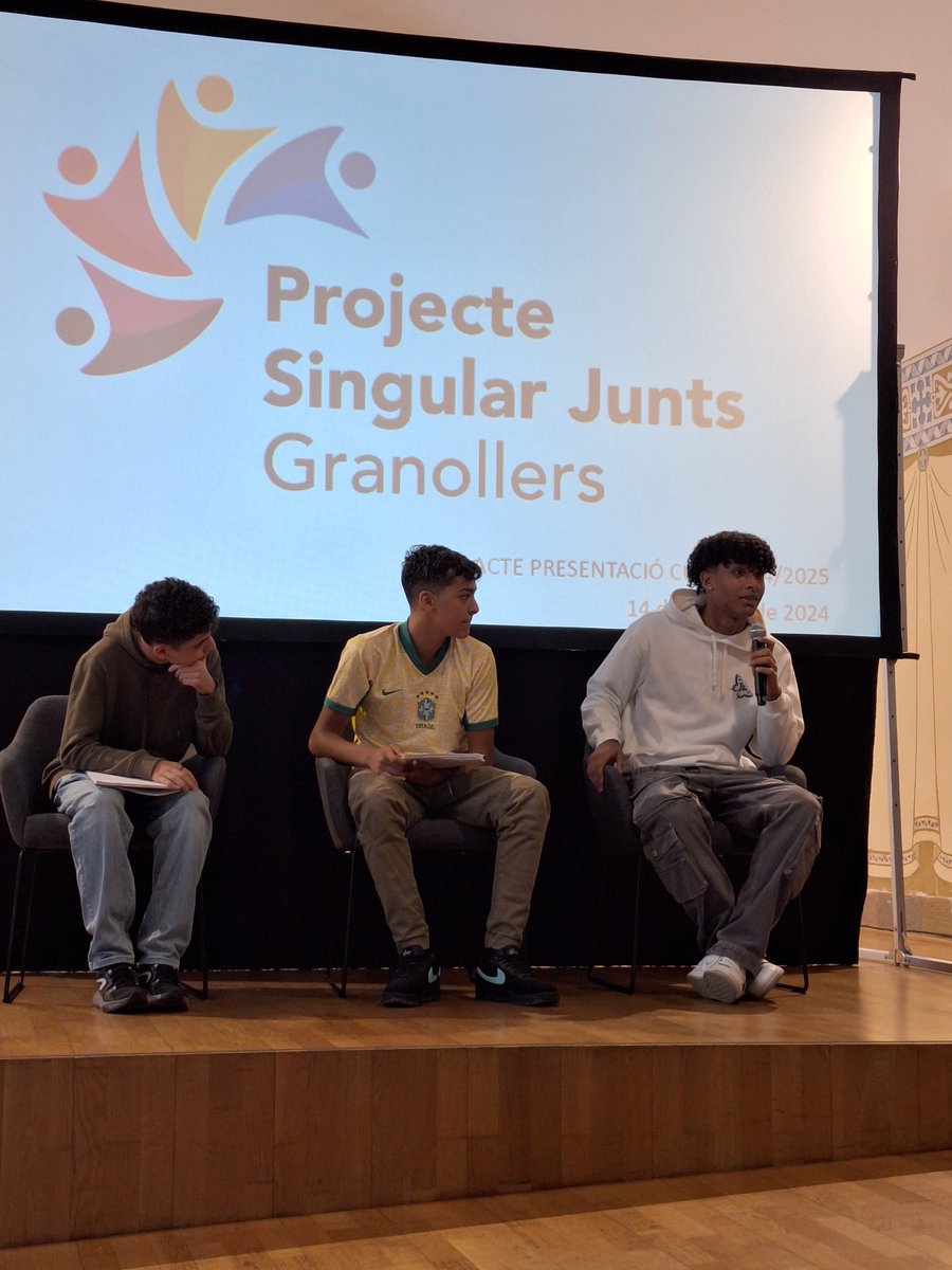 INSACumella's tweet photo. Dilluns va tenir lloc, a la Sala Tarafa, l’acte d’inauguració del Projecte Singular, on hi van assistir 6 alumnes del nostre centre! 
A més a més, vam comptar amb la participió d’un exalumne que va explicar la seva experiència. Gràcies!!

#projectesingular #Granollers https://t.co/dCAjy3hp4c