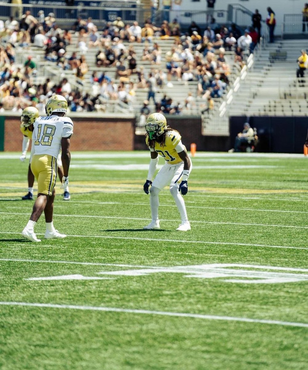 I will be in the 404 tomorrow for Georgia Tech Vs Notre Dame!  #Stingem🐝  <a href="/CoachMoore313/">Earl Moore</a> <a href="/CoachTMcKnight/">Trent McKnight</a>