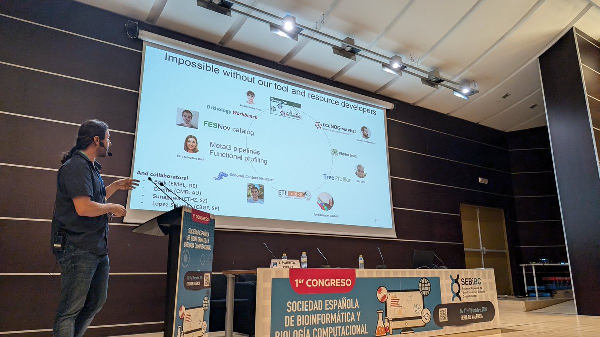 SEBiBC_es's tweet image. Jaime Huertas highlights the essential role of tool development and bioinformatics analysis in supporting all ongoing projects. #Bioinformatics #ToolDevelopment #congresosebibc2024