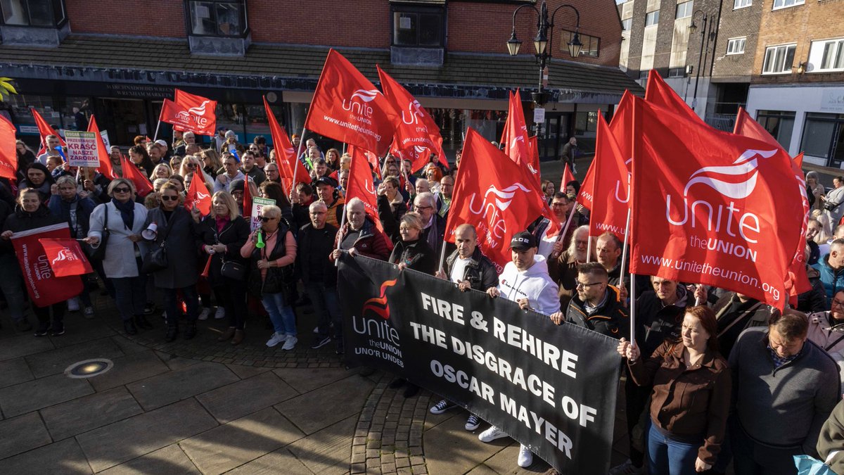 Fantastic to have <a href="/UniteSharon/">Sharon Graham</a> joining striking Oscar Mayer workers in Wrexham today. 

Our message to the workers is simple, stay strong, stick together, keep going and you will win your fight against #FireAndRehire.

You have the full support of <a href="/unitetheunion/">Unite the union: join a union</a>.