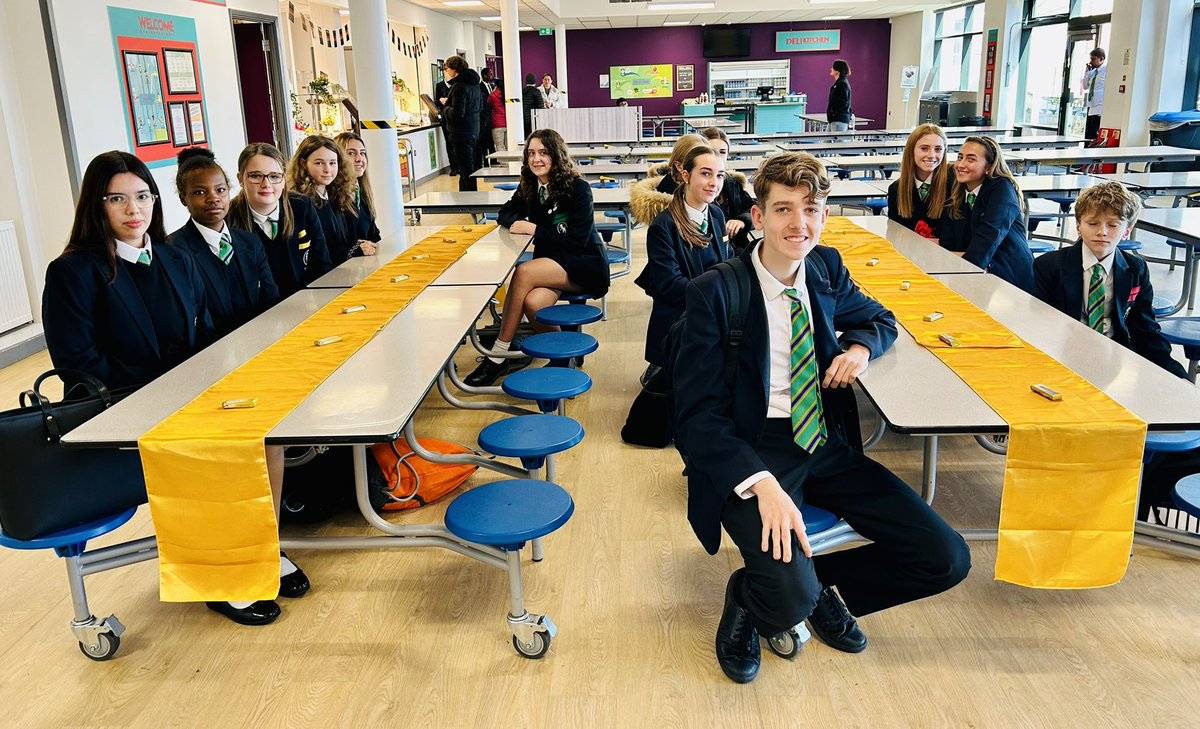 HallMeadPastor1's tweet photo. Fantastic way to finish the week by getting to collect another @hallmead Yr10 class for some #GoldenTime. This @ArtHallMead class were nominated by Mrs Lovelock for their absolute talent and dedication and the focus and perseverance it takes. We are very proud of you! 💜🎨🧑‍🎨 https://t.co/s0RdIhhz0V