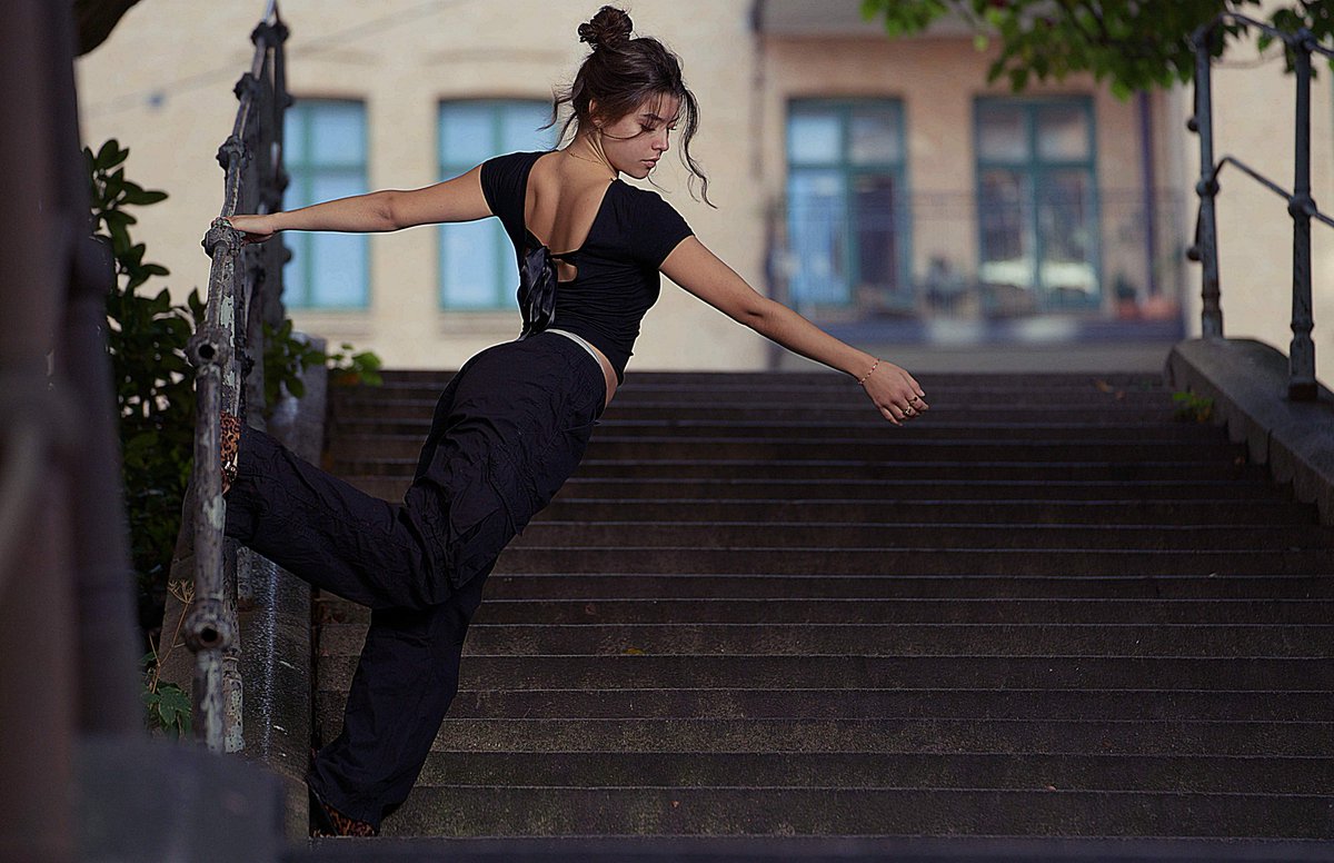 JeelsPhoto's tweet photo. urban shoot with model Nova in the city of Gothenburg
pictures taken with
Sony A7RII and Tamron 70-180mm f/2,8 Di III VC VXD
#FashionModel #beautygirl #fashionphotographer #model #fahion #photographer #photoshoot #lifestyle #urbanart #art #ballett #dance https://t.co/pgNhT66nJY