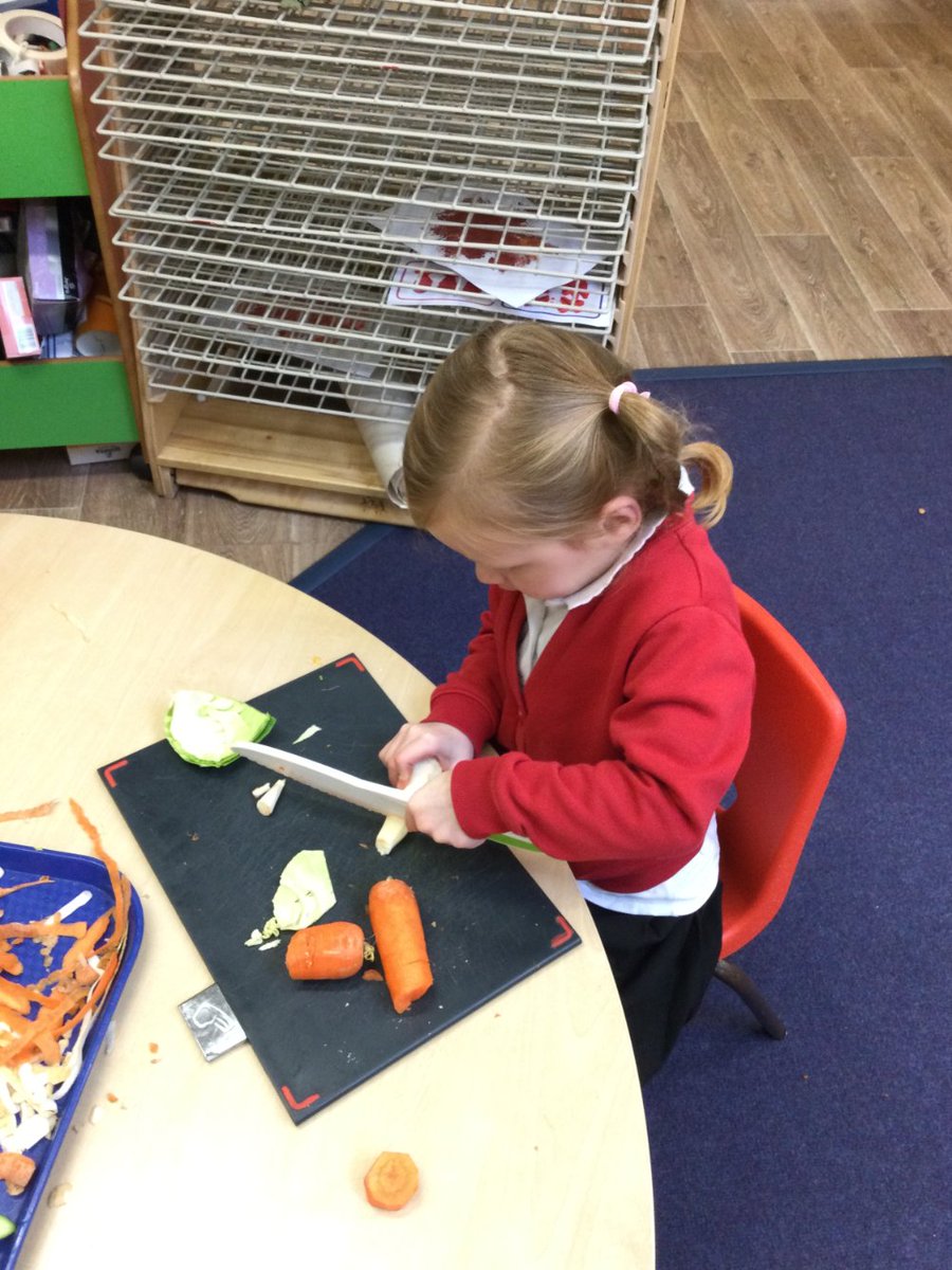 LambournSchool's tweet photo. Following their learning about harvest, F2 explored the shape, size, smell and texture of different vegetables. Finally, they chopped them up and followed a recipe to make soup. The soup contained courgette, squash, carrot, parsnip and onion, every single child enjoyed the taste. https://t.co/AJSuQqcSGD