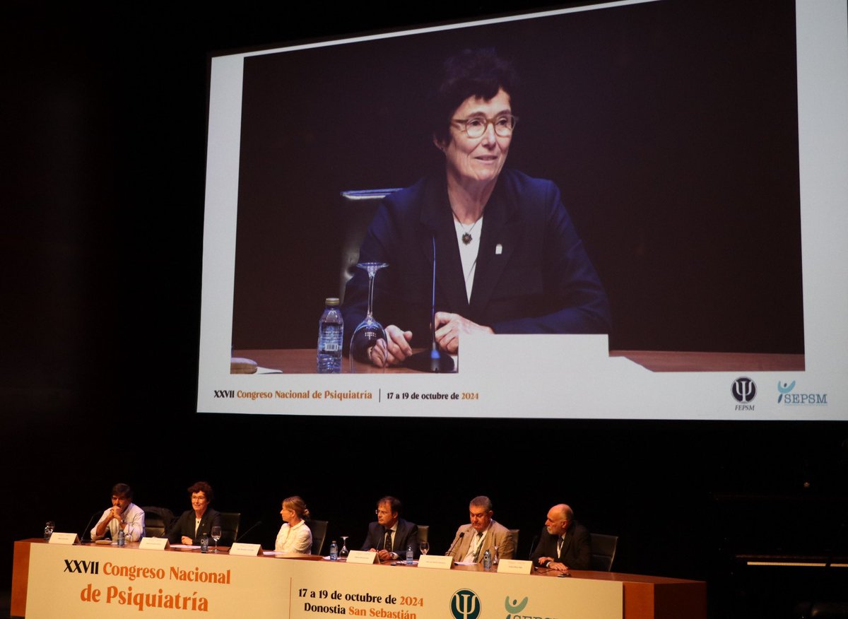 ergobi's tweet image. La salud mental es uno de los principales focos de preocupación de las sociedades modernas. Estoy segura de que las ideas y experiencias que se trabajan en el @CNPsiquiatria servirán para inspirar nuevos enfoques y nuevas vías que ayuden a miles de personas que lo necesitan.