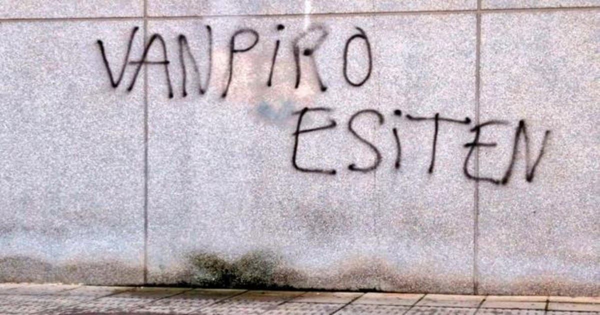 forocoches's tweet photo. BUSCO imágenes tipo "VANPIRO ESISTEN", "EMOSIDO ENGAÑADO" o "NO REIRSE DE LOS SUNORM" 
https://t.co/rTvC7oW4YL https://t.co/x37UdGAx56
