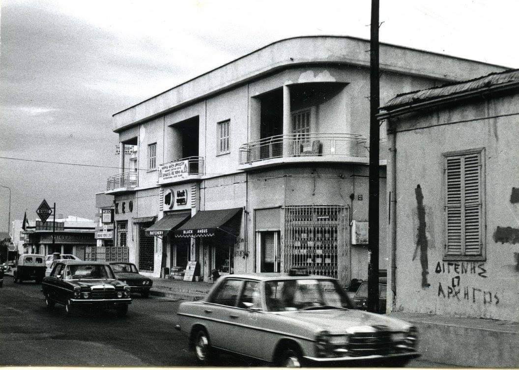 Blueyonetwo's tweet photo. Can work out the word #Digenis on the wall/It was #Grivas' code name,I believe/This is #Famagusta/ #Cyprus/ Mid to Late 60s??/Duvardaki birinci kelim #Digenis/ Grivas'in gizli cod adi/ Ve #Magusa/ Arabalara bakinca 60li yillarin ortalari/ #Kibris https://t.co/73Dt7B2CSz