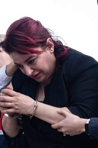 ruhunDuygusu's tweet photo. Devleti dolandırmak için bebekleri öldürmüşler.Şeytan utandı!
Yeni doğan bebek Çetesi üyesi hemşire Mehtap,
 Sen nasıl bir yaratıksın?

Öldürdüğü bebek sayısı belli olmayan bu yaratığı önden kelepçeleyip götürmüşler...

#bebekkatilleri https://t.co/Nfu4bAnMpg