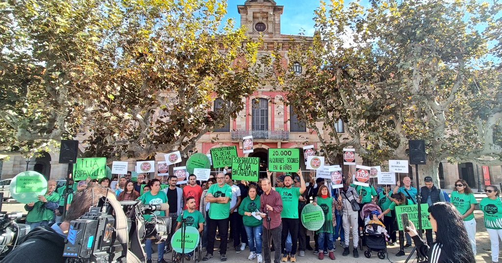 <a href="/TConstitucionE/">Tribunal Constitucional de España</a> <a href="/ppopular/">Partido Popular</a> <a href="/vox_es/">VOX 🇪🇸</a> <a href="/gencat/">Generalitat de Catalunya</a> <a href="/PAHEbre/">PAH EBRE</a> <a href="/pahcatalanes/">PAH Catalanes</a> <a href="/govern/">Govern de Catalunya</a> <a href="/SilviaPaneque/">Sílvia Paneque</a> <a href="/sanchezcastejon/">Pedro Sánchez</a> <a href="/Yolanda_Diaz_/">Yolanda Díaz</a> <a href="/LA_PAH/">Plataforma de Afectadas por la Hipoteca</a> <a href="/salvadorilla/">Salvador Illa Roca</a> <a href="/KRLS/">krls.eth / Carles Puigdemont</a> <a href="/parlamentcat/">Parlament de Catalunya</a> <a href="/APE_Cat/">Aliança contra la Pobresa Energètica</a> <a href="/centre_IRIDIA/">IRÍDIA</a> <a href="/treballsocial1/">Col·legi de Treball Social de Catalunya</a> <a href="/SindicatLloguer/">Sindicat de Llogateres i Llogaters</a> <a href="/Taula3sector/">Taula Tercer Sector</a> <a href="/CGTCatalunya/">CGT Catalunya 🚩🏴</a> <a href="/ccoocatalunya/">CCOO de Catalunya</a> <a href="/ugtcatalunya/">UGT de Catalunya</a> <a href="/assemblea/">Assemblea Nacional Catalana</a> 🧵I tanquem aquest enfilall de resum de la roda de premsa compartint-vos el comunicat del Grup Promotor de la Llei 24/2015 "antidesnonaments" catalana <a href="/ILPhabitatge/">ILP - Llei 24/2015</a>:

ilphabitatge.cat/el-dret-a-lhab…

💥 😎 Ens ajudeu a difondre? 📢