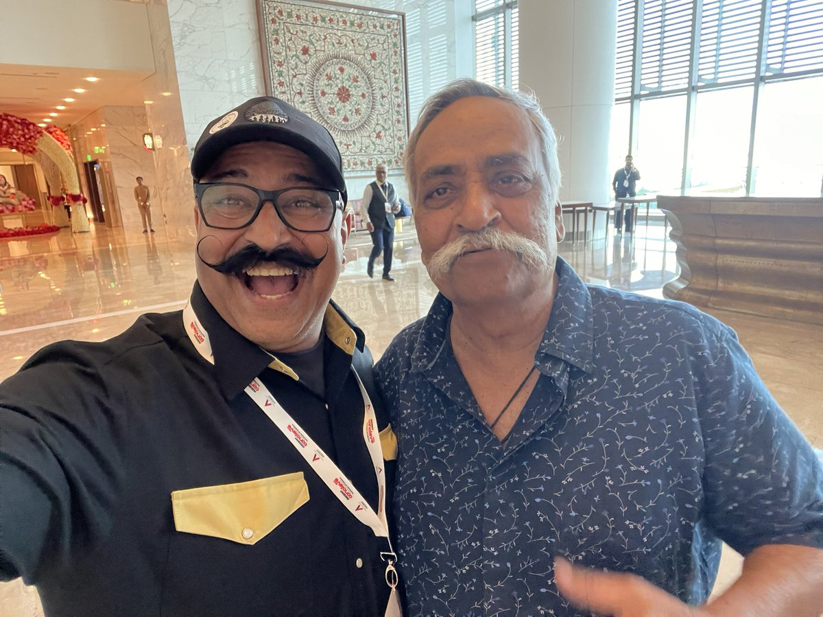 pravinshekar's tweet photo. A click with the great Indian Adman and fellow moustache-man Piyush Pandey at the @ascenttweets #ascentconclave #Whereleadersmakeleaders https://t.co/dFAnnIiRqj