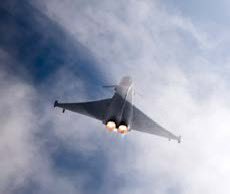 ✈️ Aviation photographer Paul Biddles captures the raw power of the #EurofighterTyphoon like no other. Discover his journey from iPhone snaps to front covers. Check out the full story and gallery here: eurofighter.com/news/life-thro…

📸 Copyright: <a href="/PaulDBiddles/">Paul Biddles</a> 
 
#EFWorld