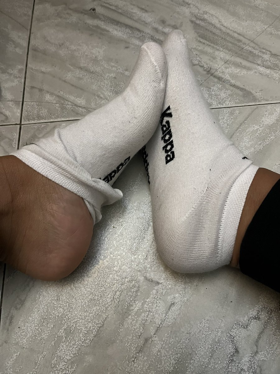sabrinafeets91's tweet photo. Te interesan? 
Sucios y olorientos de 4 días. 
#socks #calcetines #chaussettes #calcetinesmujer #calcetinessucios #socksforsale https://t.co/tXtlCYuB2z