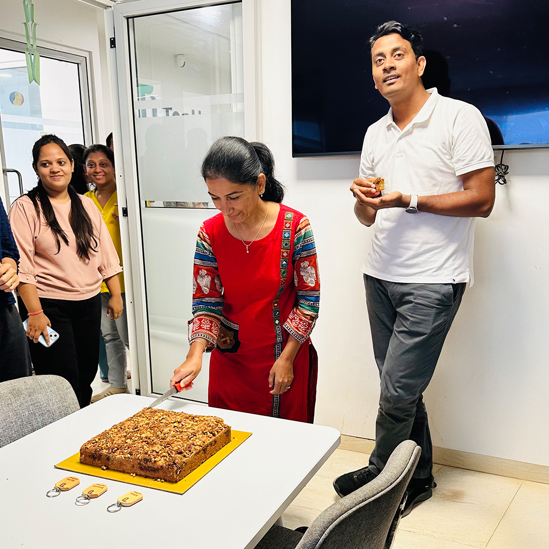 tenupsoft's tweet photo. With the spirit of Navratri still in the air and the Diwali festivities fast approaching, we celebrated the birthdays of our wonderful October-born colleagues today. Here’s to more fun-filled evenings with appetizing treats and friendly banter!
#TenUp #LifeAtTenUp #HappyBirthday https://t.co/cCikKxIROW
