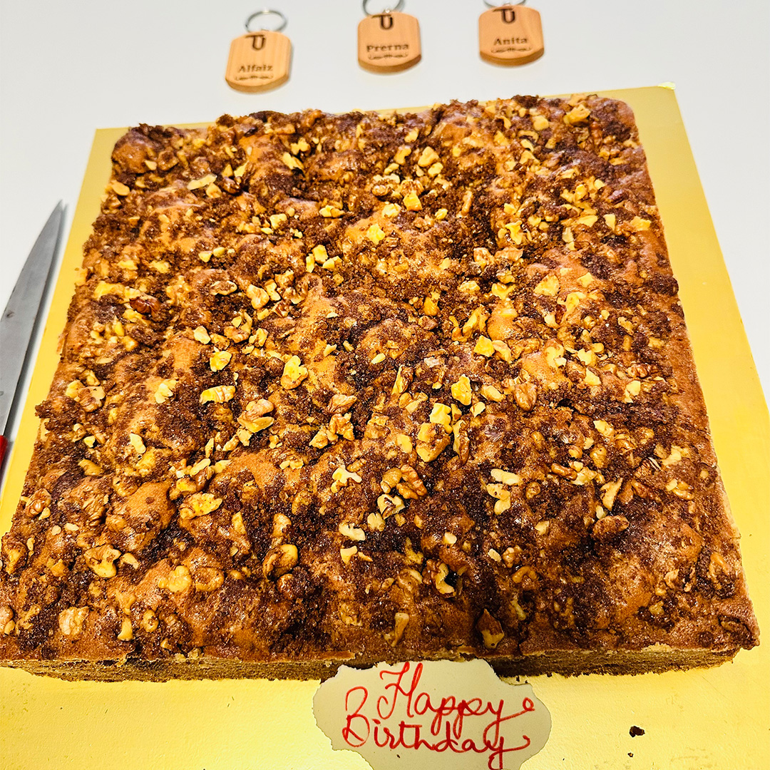 tenupsoft's tweet photo. With the spirit of Navratri still in the air and the Diwali festivities fast approaching, we celebrated the birthdays of our wonderful October-born colleagues today. Here’s to more fun-filled evenings with appetizing treats and friendly banter!
#TenUp #LifeAtTenUp #HappyBirthday https://t.co/cCikKxIROW