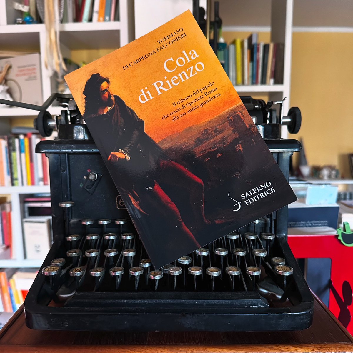 Ecco un #libro che aspettavamo da tanto: uno studio organico e approfondito su Cola di Rienzo, scritto da Tommaso Di Carpegna Falconieri, in #libreria per <a href="/SalernoEditrice/">Salerno Editrice</a>