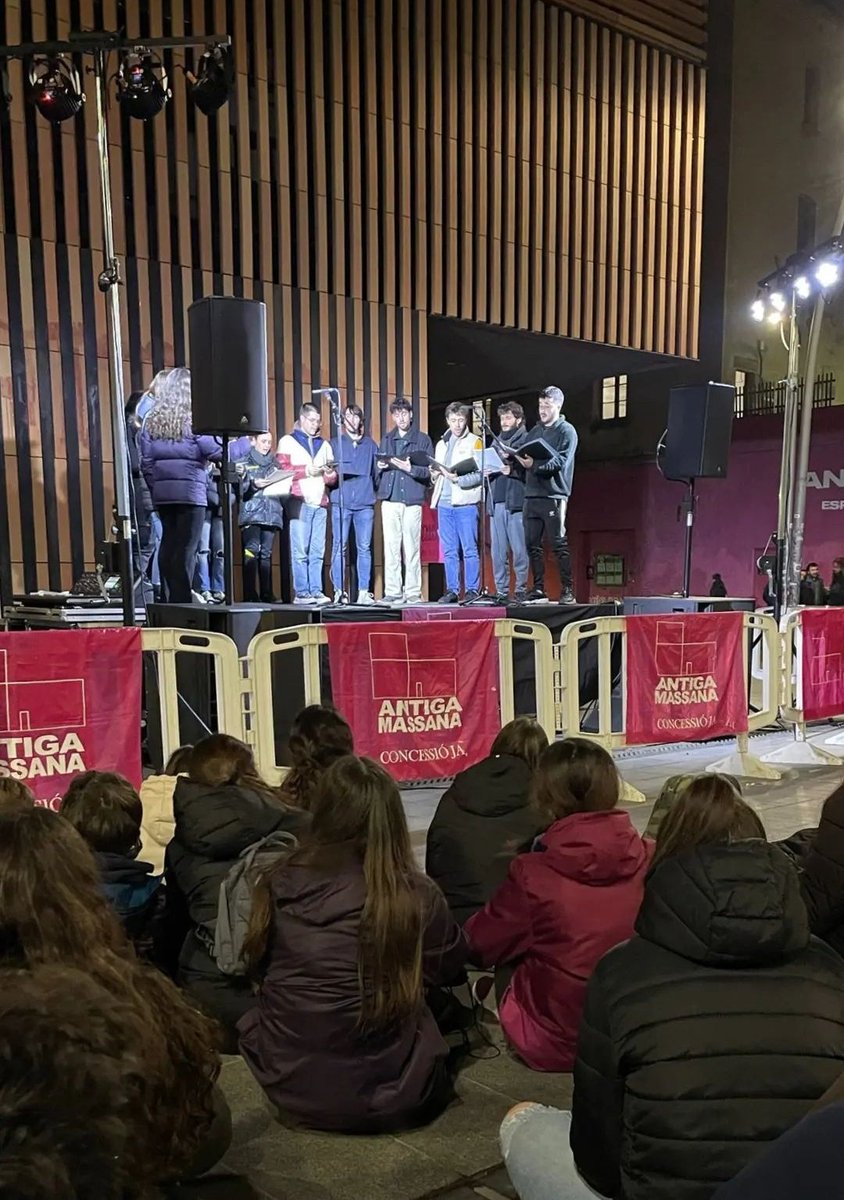 AETantComPuc's tweet photo. Les pupungers fa un temps vam visitar l'@antigamassana en un acte per la seva concessió. 

Aquesta tarda, l'@AETantComPuc ens manifestarem contra el seu desnonament.

Tot el nostre suport, CONCESSIÓ JA!❤️‍🔥 https://t.co/OTRMrYYqgC