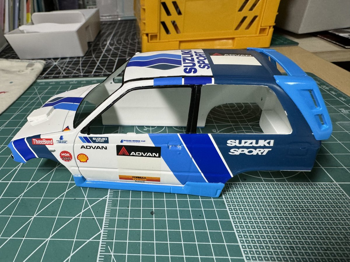 kiyobinbo_1971's tweet photo. アルトワークス ツーリングN1仕様
ボディデカール、カーナンバー以外は貼りました
カーナンバー9と10ありますが、箱絵が10なので素直にそうしましょう😃
#フジミ
#スズキ
#アルトワークス
#CA72 https://t.co/I7gR9gW5fh
