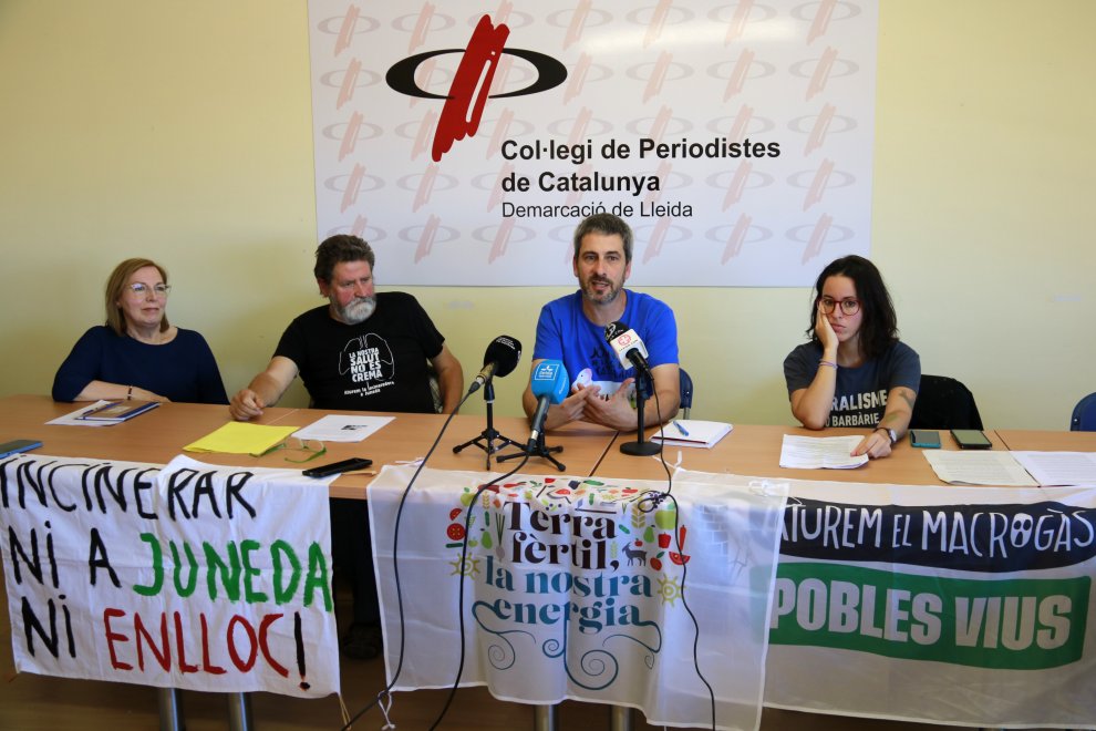 segre.com/ca/comarques/2…
<a href="/Ipcena_EdC/">Ipcena-EdC</a> <a href="/assembleapagesa/">Assemblea Pagesa</a> <a href="/PlatPoblesVius/">Plataforma Pobles Vius</a> Plataforma Aturem la incineradora de Juneda