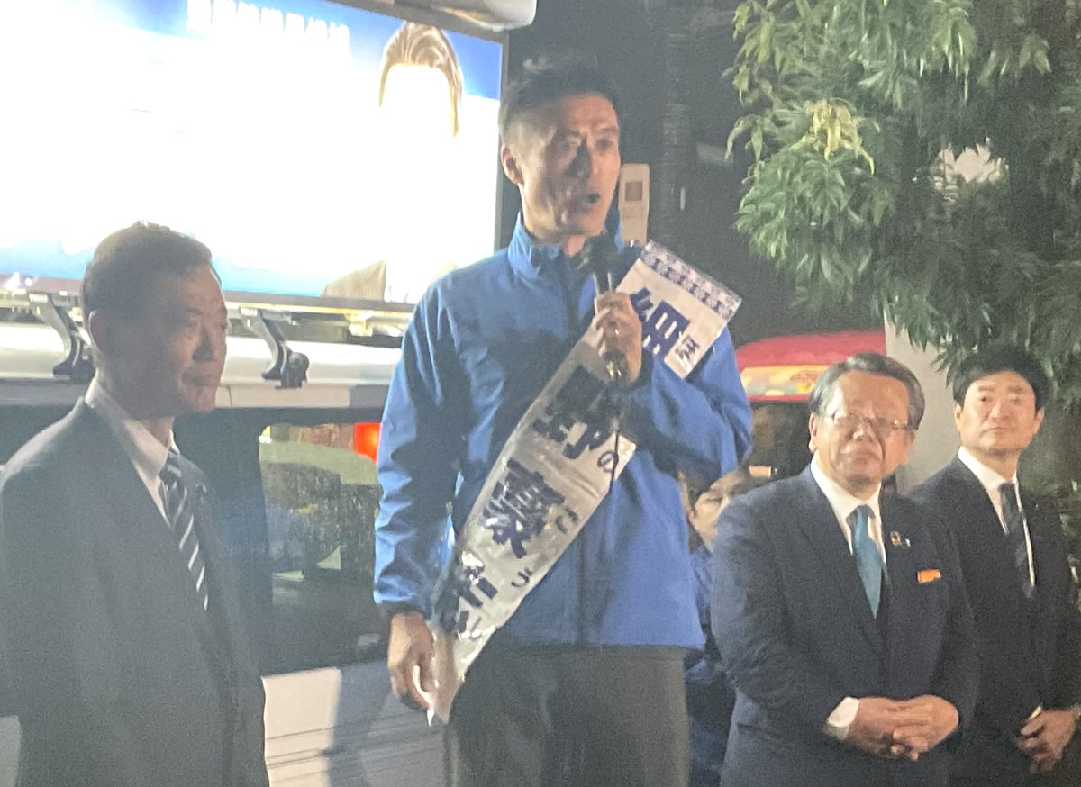 90Xotfe's tweet photo. 本日、公明推薦・自民党公認「細野豪志」候補の街頭演説が、マックスバリュ 函南店交差点とJR三島駅南口で実施。衆議院選挙は、政権選択の選挙。25年間連携し連立政権合意を結ぶ自公政権か、政権の枠組みを示せない野党か。小選挙���「細野豪志」比例区「公明党」の勝利に向け全力を尽くします。 https://t.co/b5truOcLve
