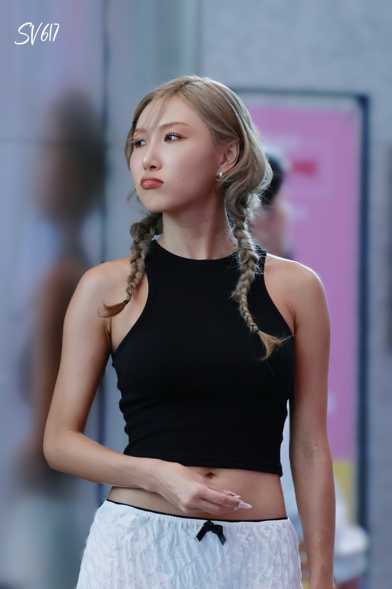 SEVEN6617_'s tweet photo. 😕😗

귀여워🥺
#2024MAMAVOTE #HWASA https://t.co/0eStDHCDGS