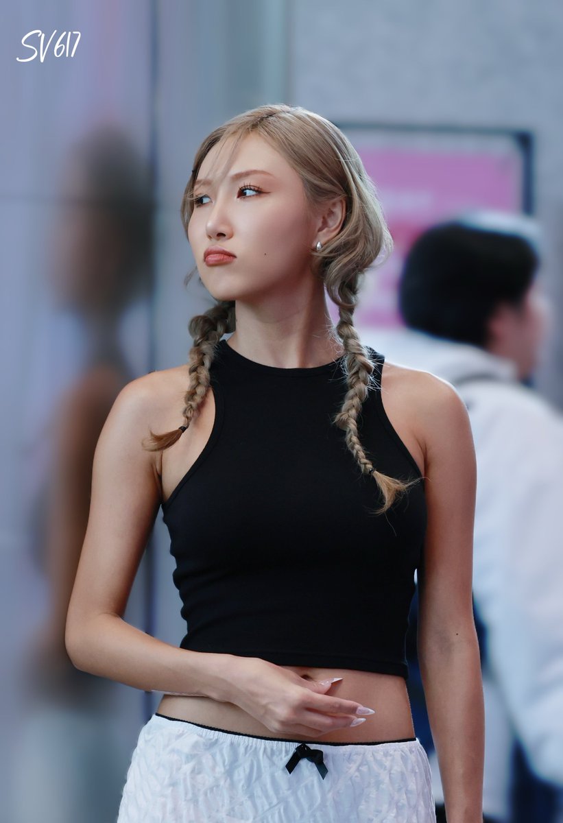 SEVEN6617_'s tweet photo. 😕😗

귀여워🥺
#2024MAMAVOTE #HWASA https://t.co/0eStDHCDGS