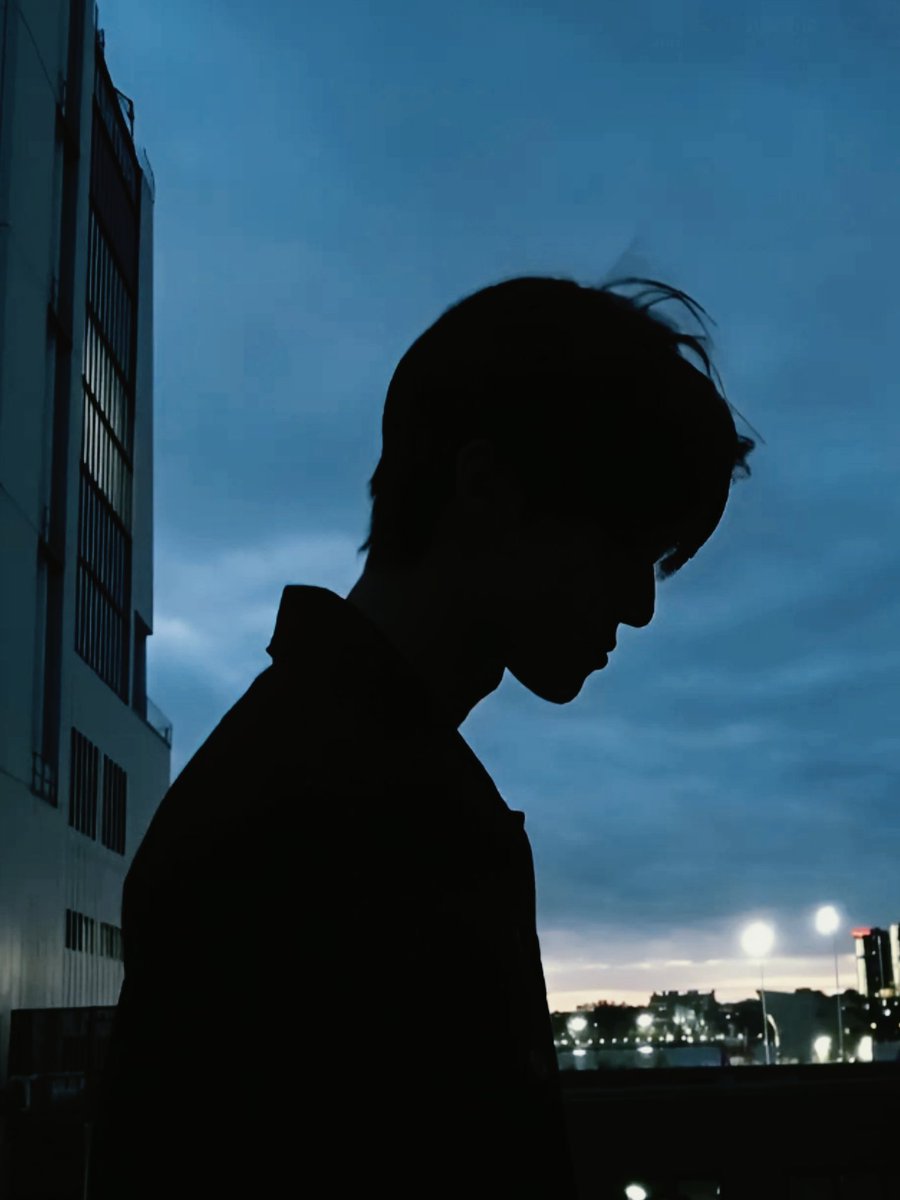 jungshasa's tweet photo. jaemin's silhouette 🖤 https://t.co/Hdz1mp31Z9