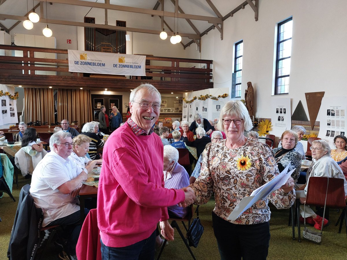 De Zonnebloem is een prachtige vrijwilligersorganisatie. Iedereen verdient een club. Ik ben vandaag langs geweest op een spelletjesmiddag met ouderen en jongeren om ze te verrassen. De club kan hiermee materiaal aanschaffen. #RabobankMRA #RabobankClubSupportMRA  #Spaarndam