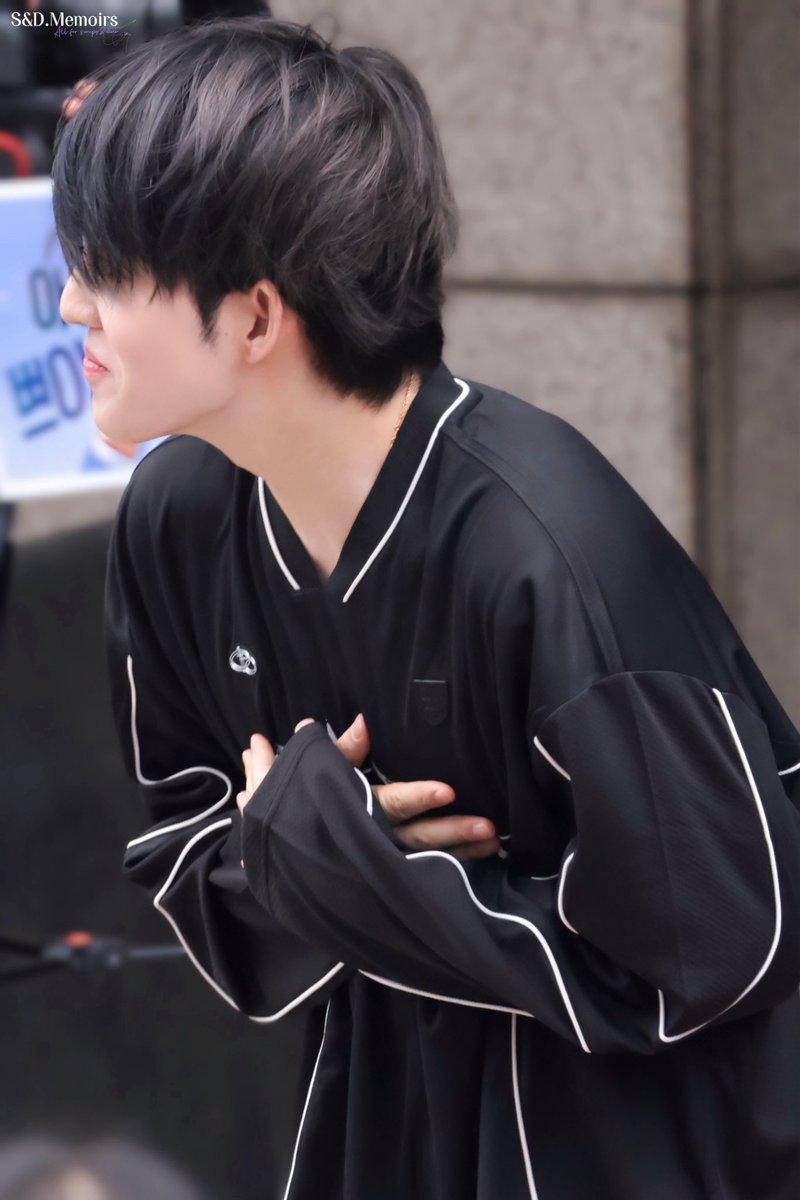 SDMemoirs's tweet photo. 241018
KBS 뮤직뱅크

부끄러워🫣

#에스쿱스  #SCOUPS 
#승철  #최승철 
#세븐틴  #SEVENTEEN https://t.co/IAIEQcoLli