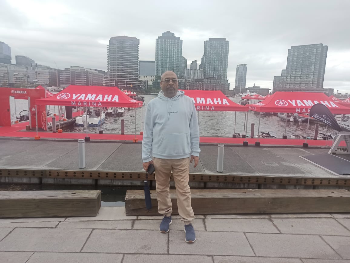 मेलबोर्न बोट फेस्टिवल में आज सैकड़ों तरीके के नावें देखने को मिली ,ऑस्ट्रेलिया में चारों तरफ से समुद्र होने के कारण यहां नावों का भरपूर उपयोग आम जनता के द्वारा भी किया जाता है. इस फेस्टिवल में लोग गाडियों की तरह नावें खरीदते हैं #melbourne 
#maaananturja #drkiranmayeenayak #cgscw