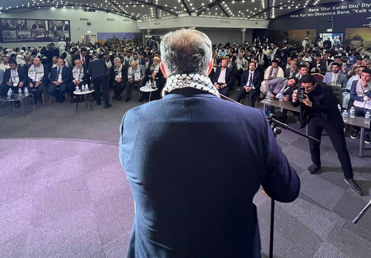 Yönetim Kurulu Üyemiz Halil Adıgüzel Bey, 3. İslam Dünyası Gençlik Buluşması’nda konuşmalarını gerçekleştirdiler.