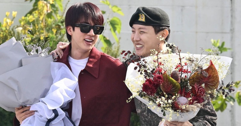 BTSのJ-HOPEが除隊！ ジンが現場に駆けつけ熱い抱擁も ▽日本語字幕