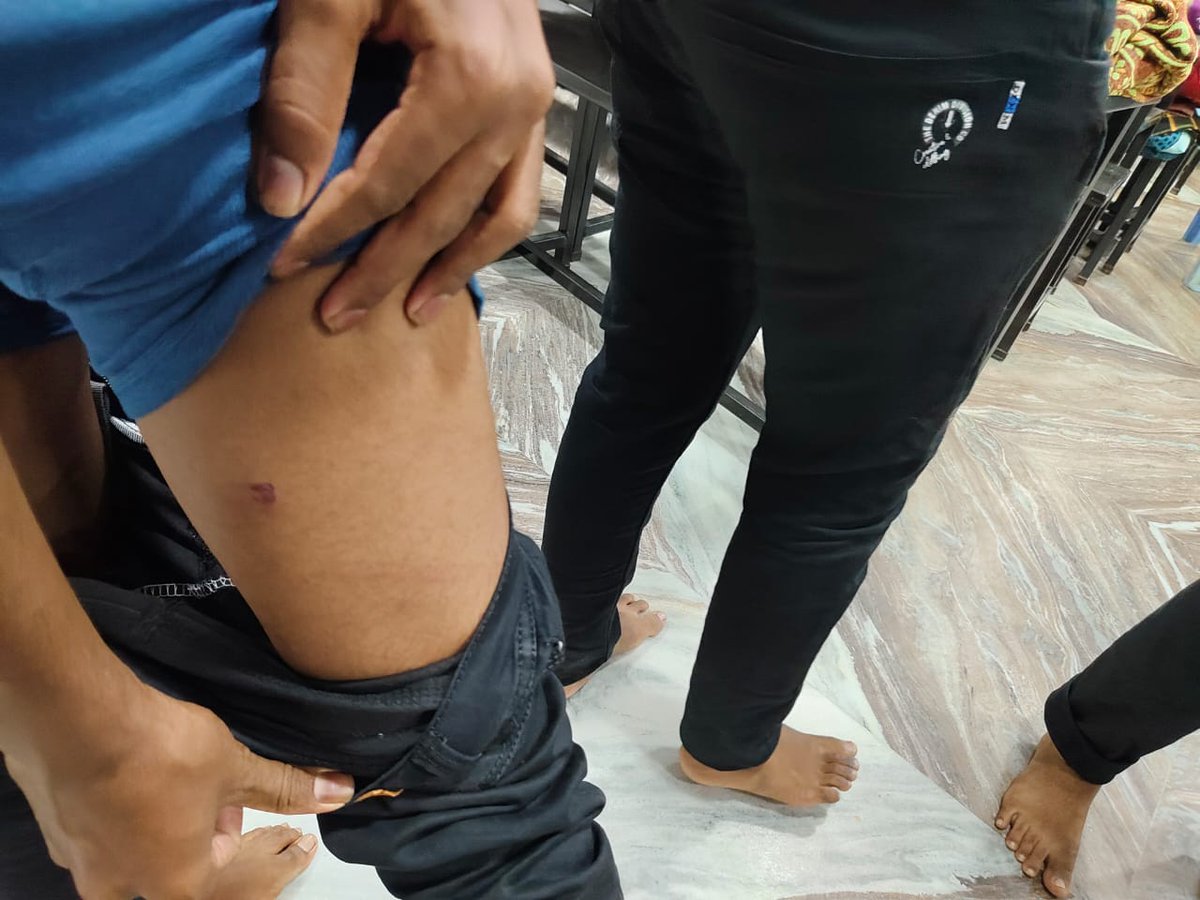 MRK_POLLACHI's tweet photo. #Tirunelveli city police registered a case against the owner of a #NEET coaching centre for brutally attacking students and throwing footwear at them
Coaching Centre Name: JAL #NEETACADEMY
FOUNDER Name : Jalal Ahmad https://t.co/AWrAoqT04J