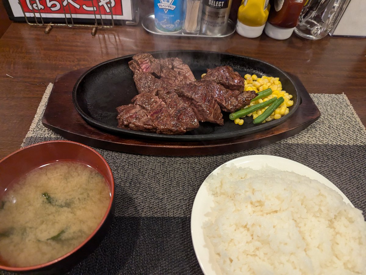 Fdfyegh's tweet photo. 雨はいいな https://t.co/oKae0fa49u