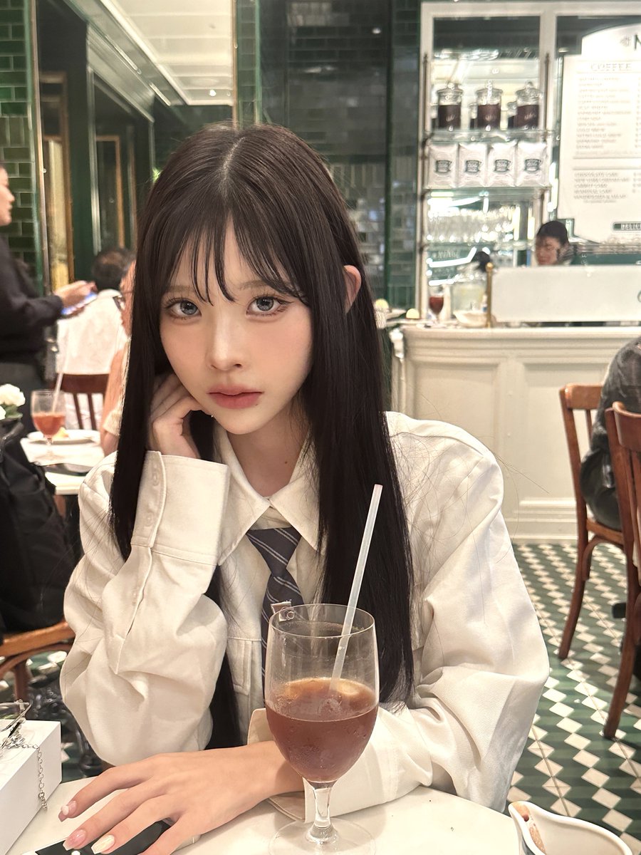 立ち耳コンプレックスではないけどストレートヘアの時に、こんな感じで耳が飛び出でるのは不満です https://t.co/GAFSFsR0Ib
