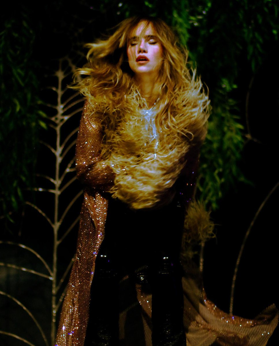 bestsukiw's tweet photo. Suki Waterhouse photographed by Leila Castillo in Houston, TX! https://t.co/1FMDRea8Ds