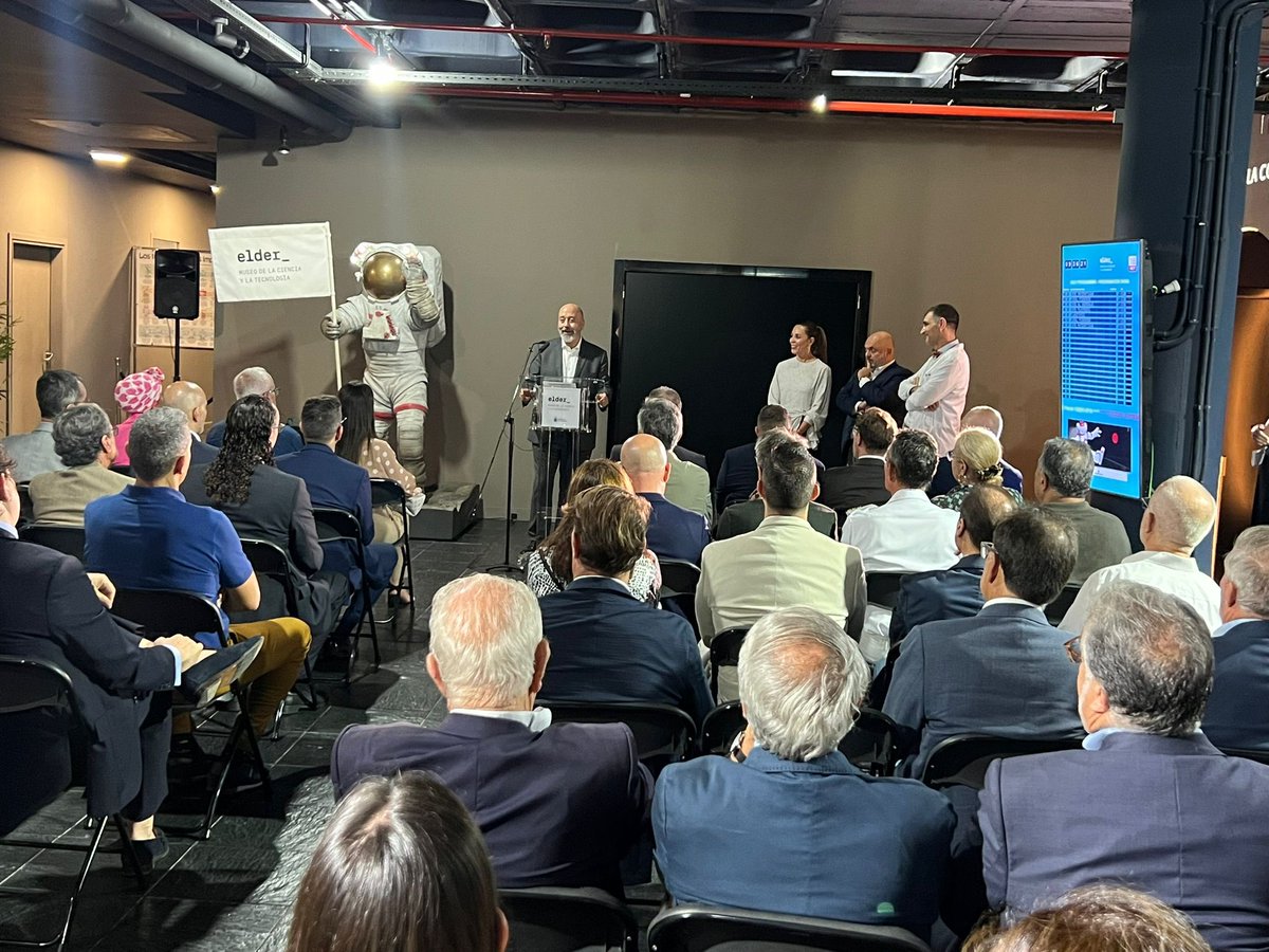 Hoy hemos inaugurado expo #Marte, la conquista de un sueño <a href="/fundacionTef/">Fundación Telefónica</a> en <a href="/museoelder/">Museo Elder</a> con nuestros socios <a href="/CACiencies/">Ciudad Artes Ciencia</a>, y con la Consejera de Turismo y Empleo de Canarias. Siete años itinerando por toda España!