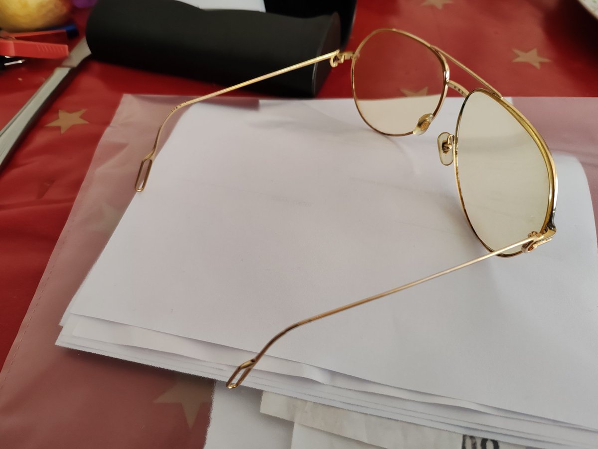 Josechu987's tweet photo. En óptica Cottet ni cartier quisieron reparar la rotura de la patilla derecha,alegando imposible la soldadura,aquí muestro reparada y soldada NO LES COMPREN a los dos @Cottet1902 .@Cartier @informacionopti https://t.co/xsOXWNz8a4
