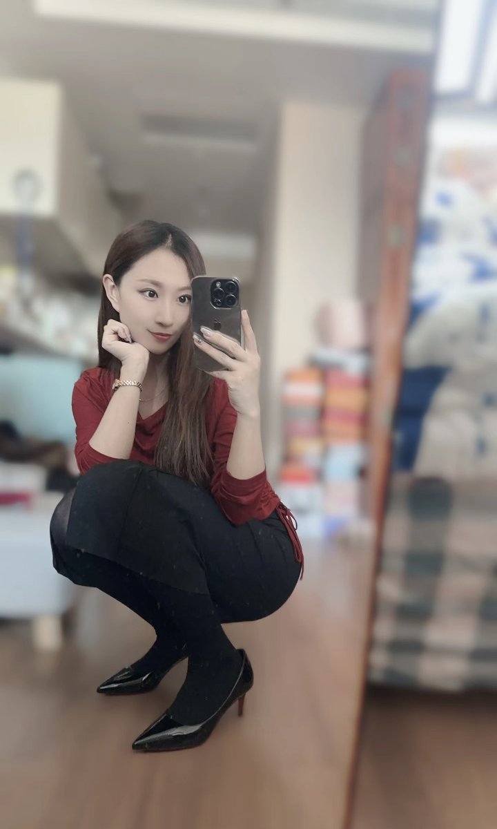 Zhou_1992's tweet photo. What words would you use to describe me? https://t.co/DFQZCOuBoP