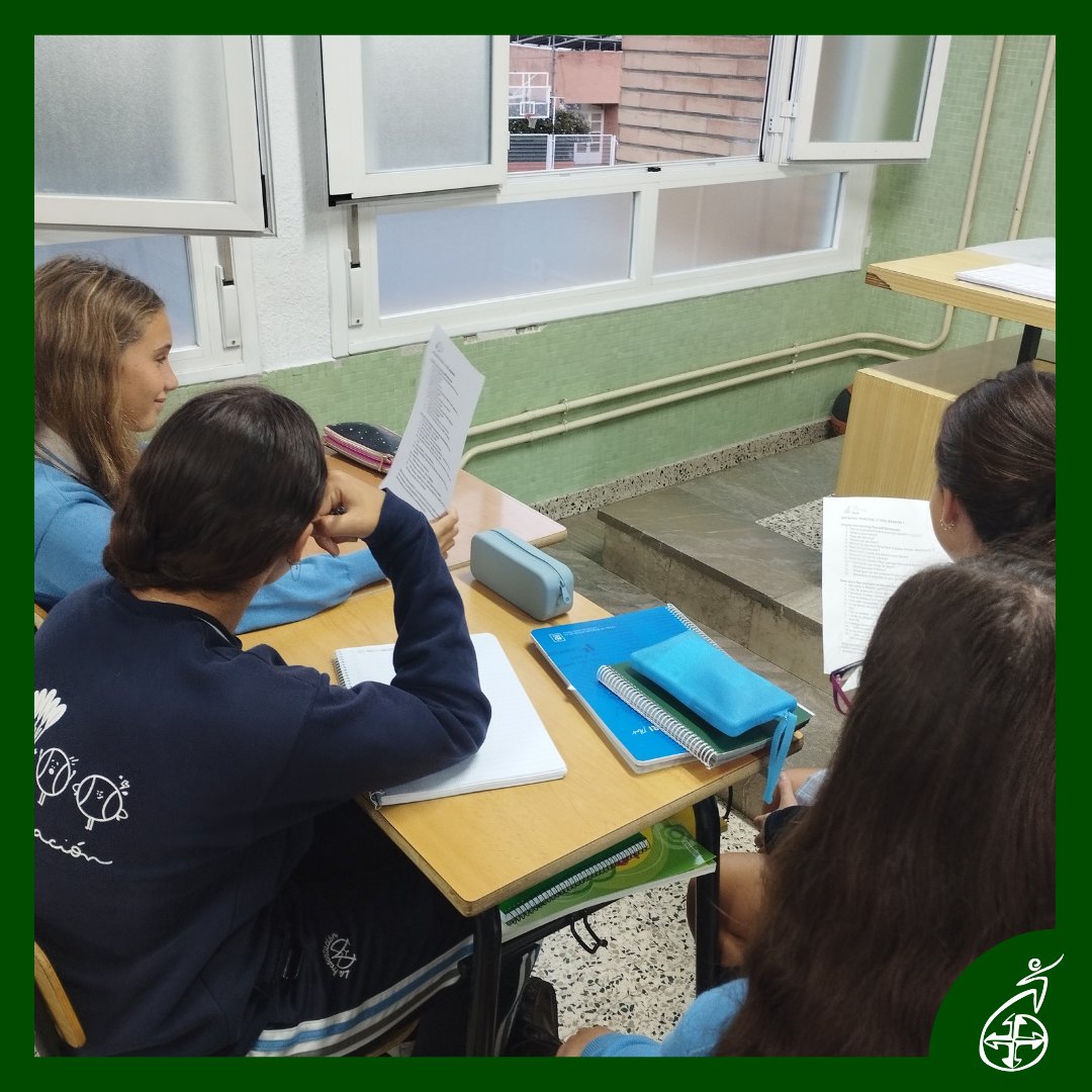 En nuestros grupos desdoblados de inglés en tercero y cuarto de la ESO este año trabajamos la expresión de manera cómoda y eficiente. Somos 15 alumnos por clase y trabajamos la expresión oral.

#presentacionGR #somosfesd #secundaria