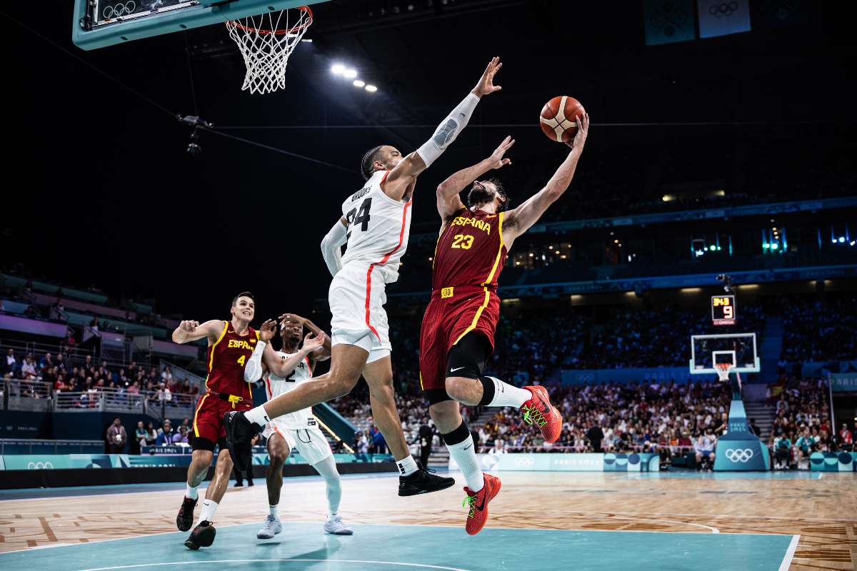 VoluntariosFEB's tweet photo. #LaFamilia llega a Ourense para disputar la Ventana de noviembre clasificatoria para el Eurobasket de 2025 🏀🧡🚀

#voluntariosfebcaixabank 
#10añosvoluntariosfebcaixabank https://t.co/9znvuJnoKR