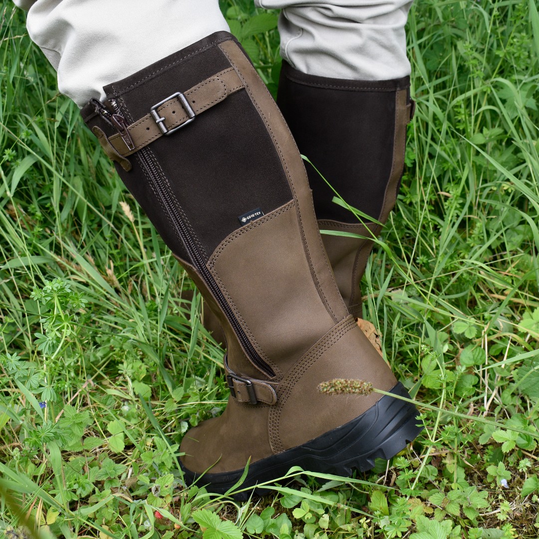 ❄️ Gear up for winter with Chiruca Iceland Boots! ❄️

Stay warm and dry, no matter the conditions. With advanced features designed for ultimate comfort, these boots are your perfect companion for winter hikes and outdoor adventures! 🥾❄️