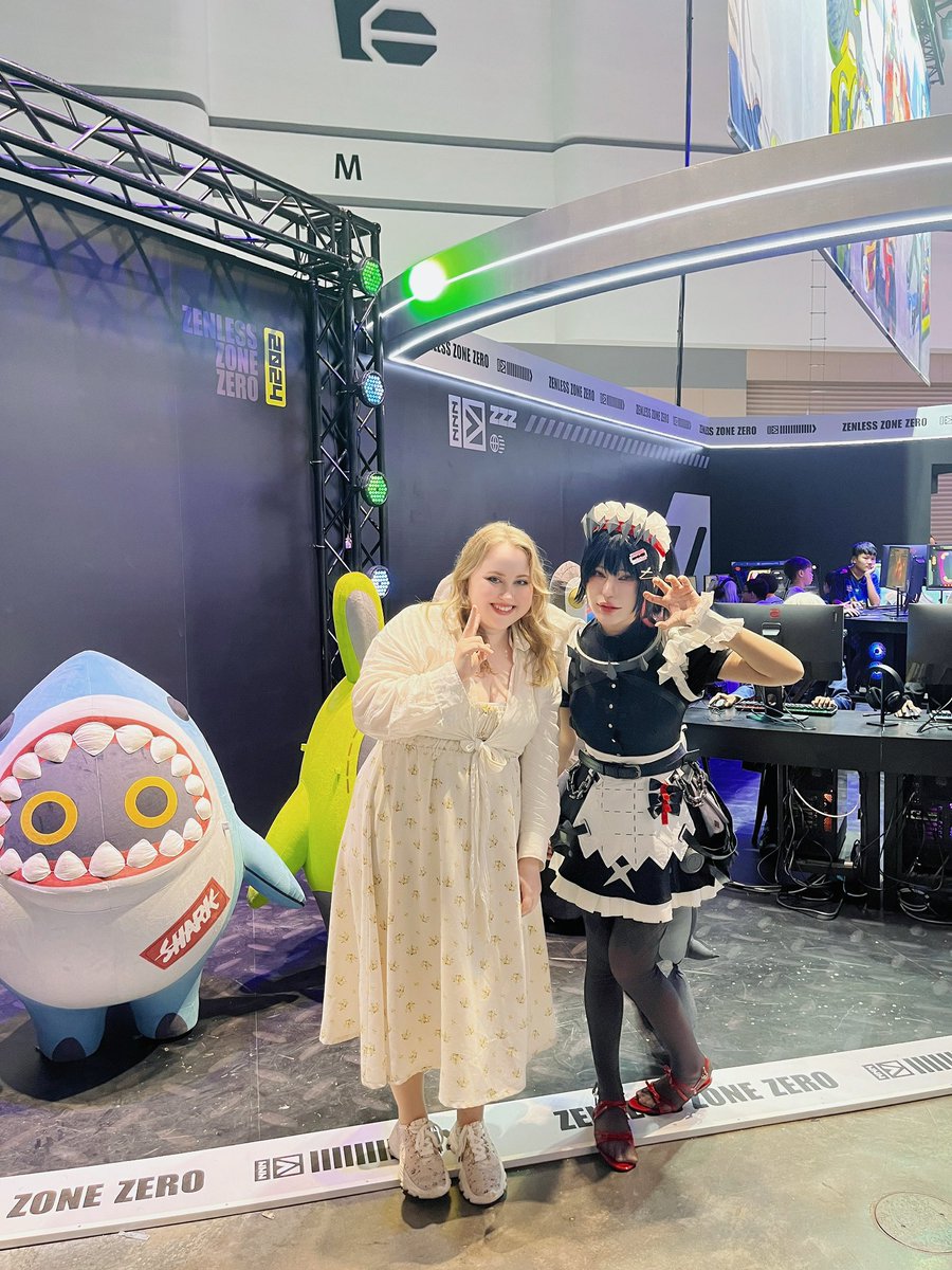 RsDollAtelier's tweet photo. Didn’t know there was a convention going on until I saw all the gamers with shopping bags, so like the good detective Zhu Yuan I sniffed it out and found a games convention where ZZZ was as well😭💖💖 they where all so cute🥹💗🫶🏻✨
#ThailandGameShow2024 #zzzero #ThGSzzzero https://t.co/fi0EarYsZL